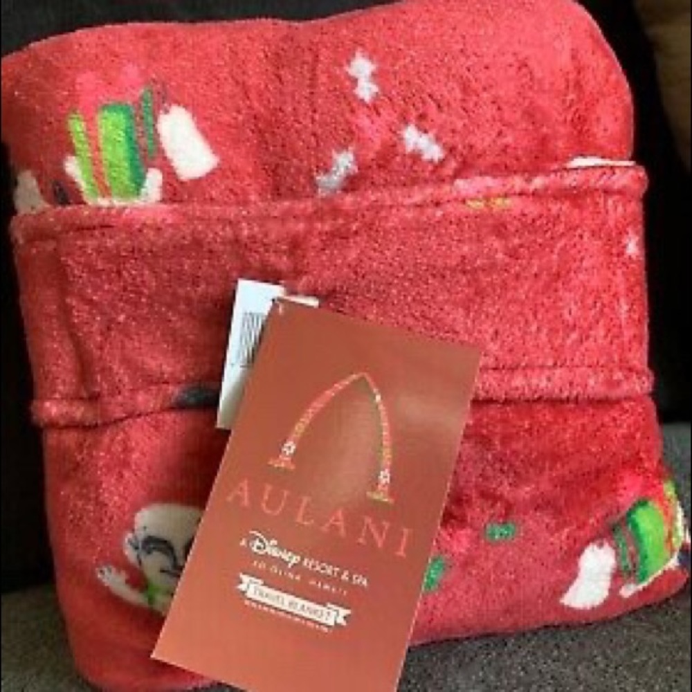 Disney Aulani Mele Kalikimaka Travel Blanket
